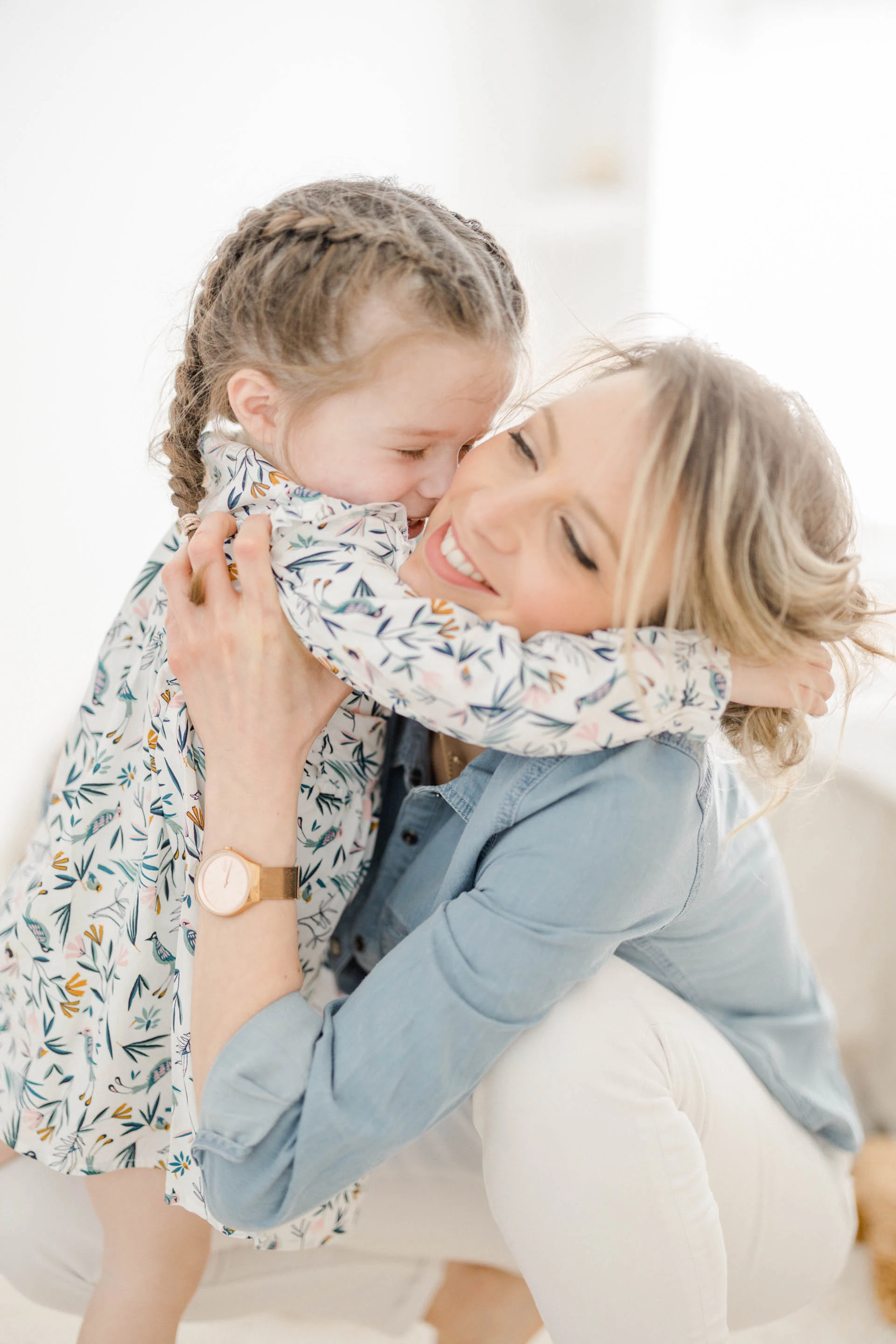 enfant bonheur gris marron